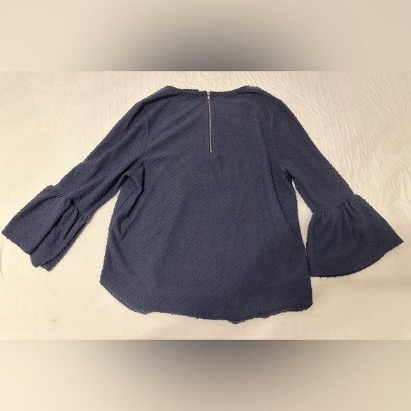 Blue textured dotted blouse with flowy wrists - Picture 2 of 3